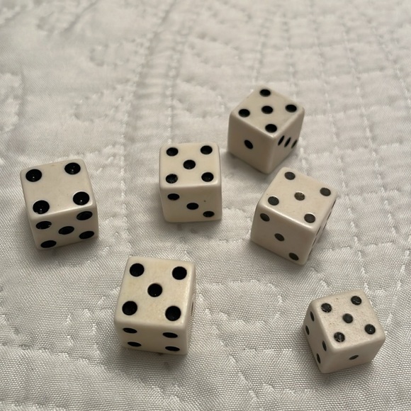 Set of 6 Vintage Bakelite Black & White Dice in Great Condition - Picture 7 of 7